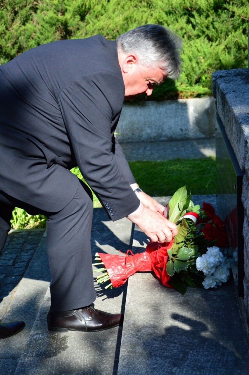 Dzień Zwycięstwa. Kwiaty na cmentarzu żołnierzy radzieckich [ZDJĘCIA]
