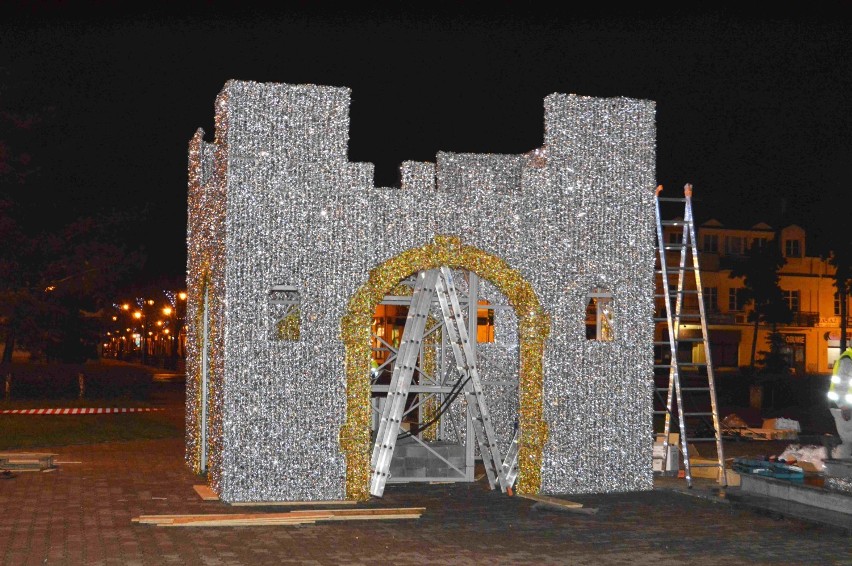 Zamek Świetlny we Włocławku. Świąteczna niespodzianka na Placu Wolności [wideo, zdjęcia]