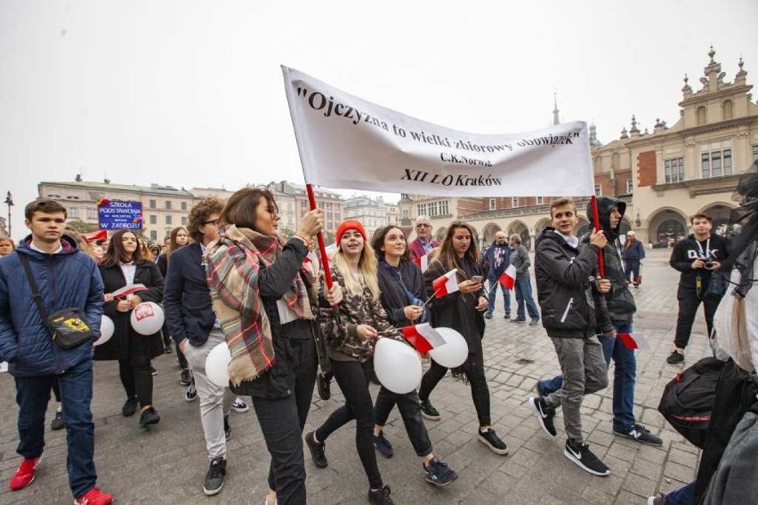Tysiące uczniów zjechało do Krakowa [ZDJĘCIA]