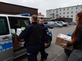 Akcja pomocy policjantów z komendy w Oświęcimiu oraz komisariatów w Brzeszczach, Chełmku, Kętach i Zatorze na rzecz Ukrainy [ZDJĘCIA]