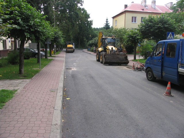 Drogowcy położyli nowy asfalt na ulicy Młodzieżowej i Żeromskiego