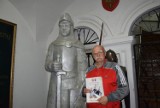 Sandomierskie rycerstwo musi opuścić swoją siedzibę, Kamienicę Oleśnickich. Co dalej z tysiącem eksponatów?  