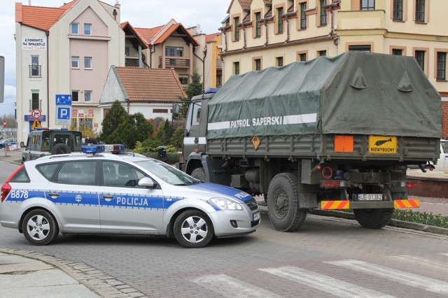 Saperzy wywieźli niewybuch z bloku koszarowego