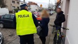 Leszno. Rowerzysta potrącony przez opla na Święciechowskiej. Kierująca nie widziała jednośladu [ZDJĘCIA]