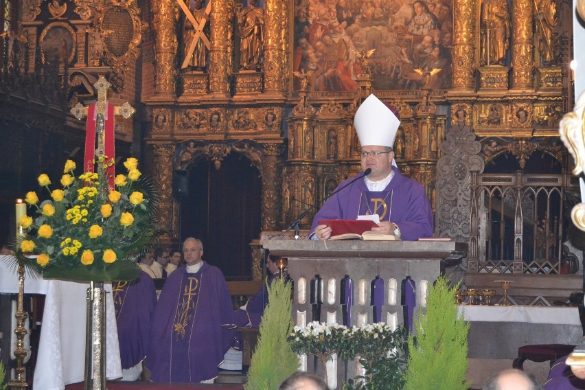 Pelplin wspominał zmarłego rok temu biskupa Szlagę. Była Msza św. i wieczornica. Zobacz ZDJĘCIA