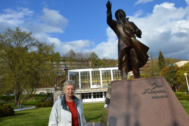 Jolanta Zawadzka spędziła w Kinie Jaworzyna 30 lat. Najpierw była kasjerką, a potem awansowała na kierowniczkę kina. - Dziś to ruina przesiąknięta wodą. Nie żal byłoby, gdyby ją zburzono - mówi