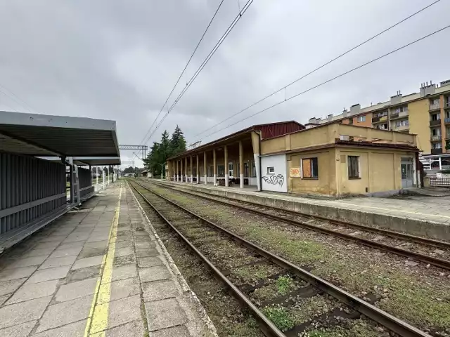W środę około godziny 16.30 kamera monitoringu zarejestrowała Józefa na terenie dworca kolejowego w Jaśle. Tam ślad się urywa...
