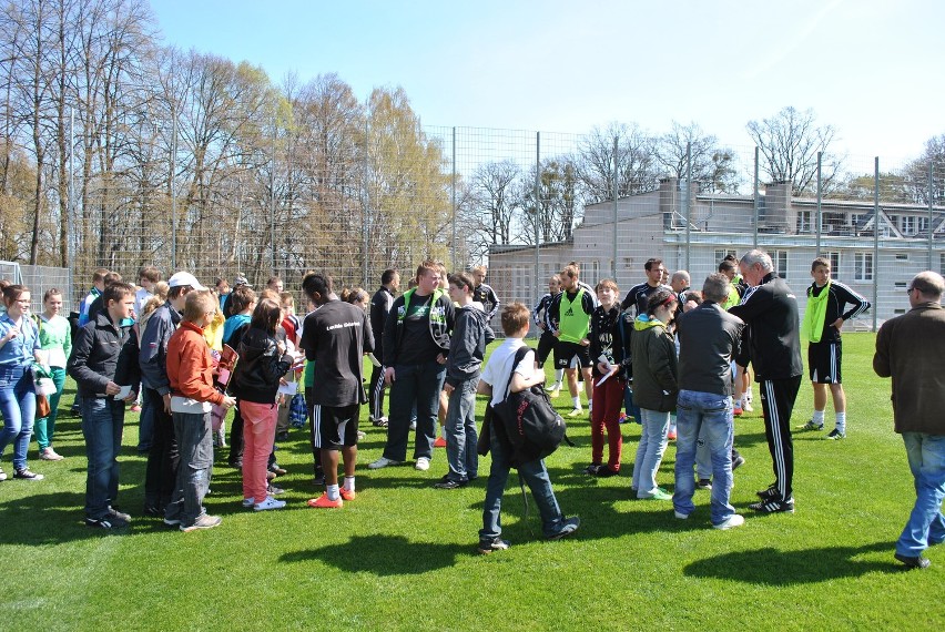 Uczniowie Zespołu Oświatowego w Liniewie spotkali się z piłkarzami Lechii Gdańsk