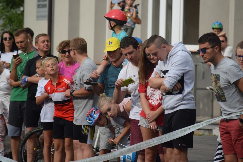 Kolarze rywalizujący w 76. Tour de Pologne przemknęli dziś...