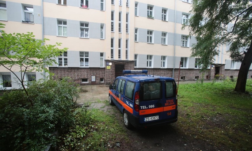 Osiada budynek na Niebuszewie w Szczecinie. Mieszkańcy ewakuowani. Co jest przyczyną? 