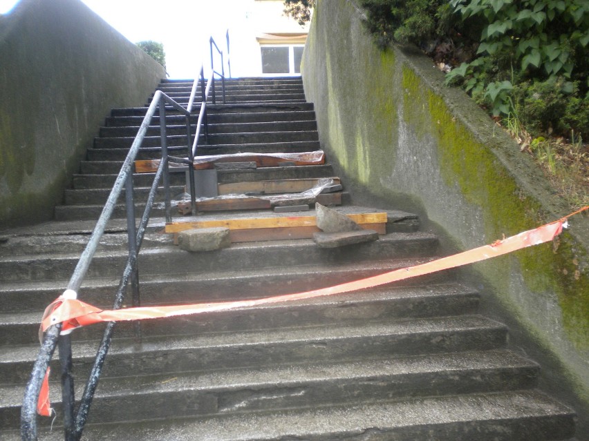Remont schodów rozpoczęty