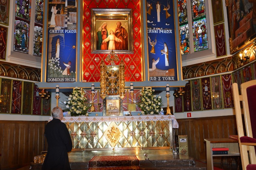 Sanktuarium Matki Bożej Księżnej Sieradzkiej w Charłupi...
