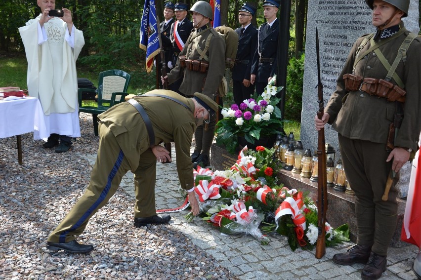 Uroczystości upamiętniające zamordowanych mieszkańców odbyły...