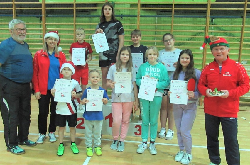 Czuj przed Tomczykiem w 9. Mikołajkowym Turnieju Tenisa Stołowego w Długiem