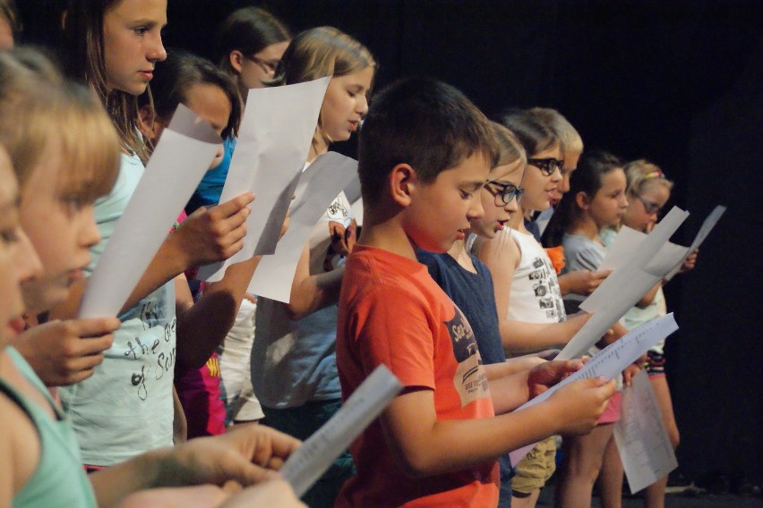 Młodzi artyści uczestniczą w projekcie "Lato w teatrze"