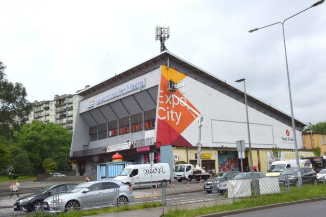 Neon w kształcie koszykarza wisiał na Hali Widowiskowo- Sportowej przy ulicy Żytniej w latach 60 i 70 XX wieku, a teraz zostanie odtworzony.