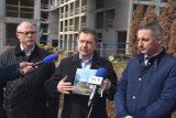 Politycy KO w Rybniku o swoich propozycjach na rozwiązanie kryzysu mieszkaniowego: kredyt 0%, dopłaty do czynszów