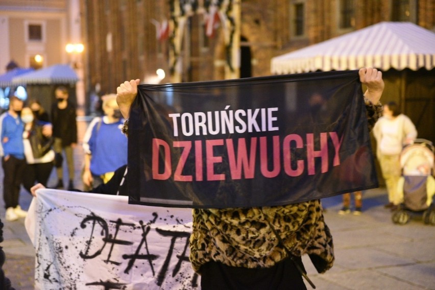 Czarny Protest w Toruniu! W piątkowy wieczór na toruńskiej...