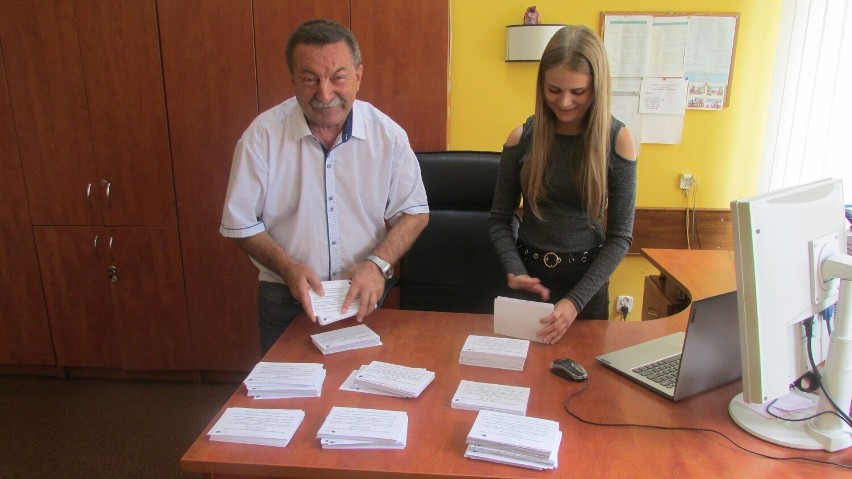 Działacze SAMPO z Barcina włączają się do akcji promującej szczepienia przeciw COVID-19