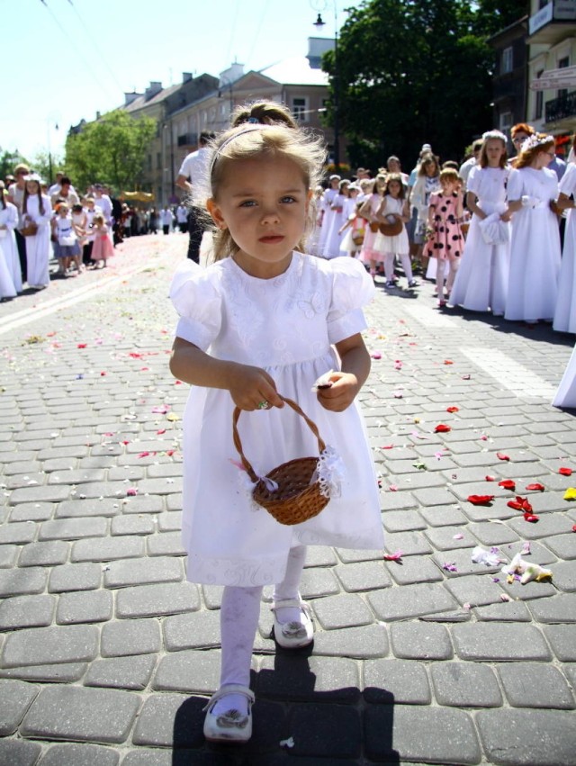 Boże Ciało w Lublinie. Uroczyste procesje przeszły przez miasto (ZDJĘCIA)

W czwartek przez Lublin przeszły uroczyste procesje Bożego Ciała.