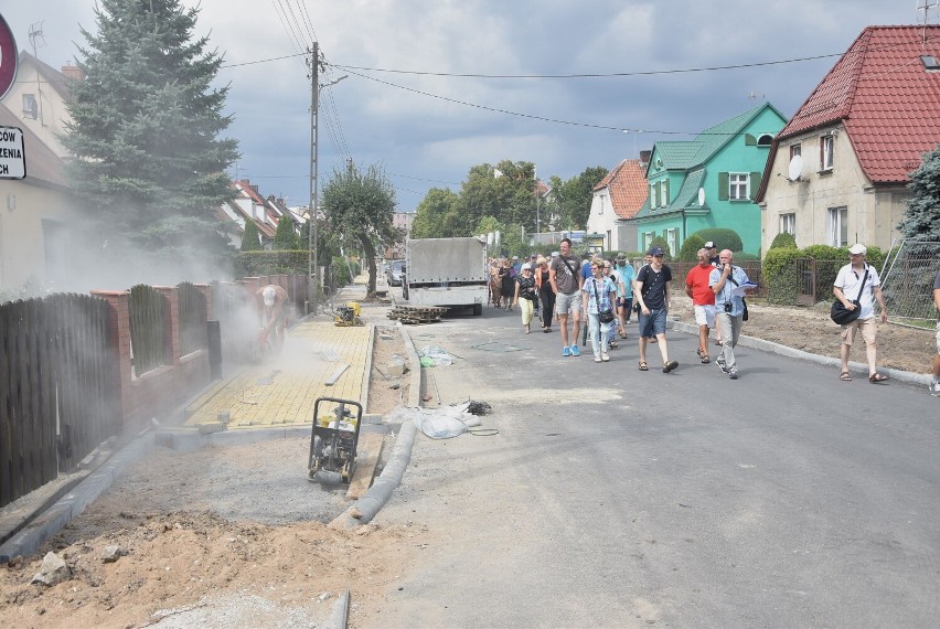 Malbork. Spacer z PTTK dawnymi ulicami Fabrycznymi. O szkole rolniczej, gazowni i wodociągach