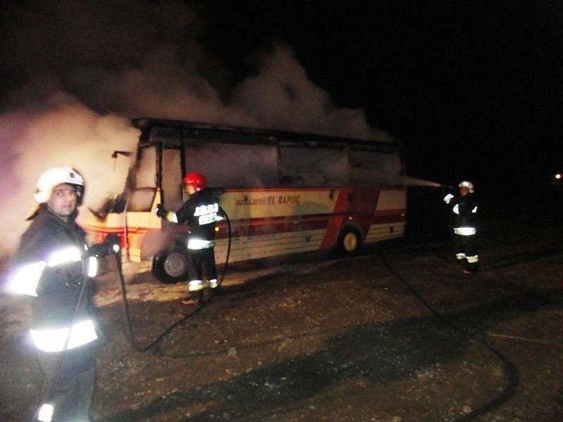 Pożar autobusu i samochodu osobowego przy ulicy Podgórskiej [ZDJĘCIA]