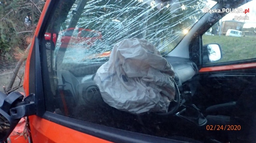 Wypadek w Szczerbicach. Kierowca zasnął za kierownicą