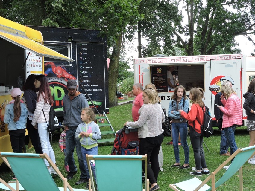 Zlot foodtrucków trwa przez cały weekend (sobota-niedziela)...