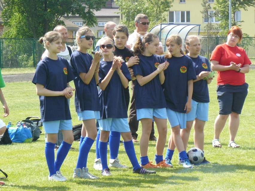 Powiatowy Dzień Dziecka na sportowo i MINIEURO 2012 w Kamieńsku [ZDJĘCIA+WYNIKI]
