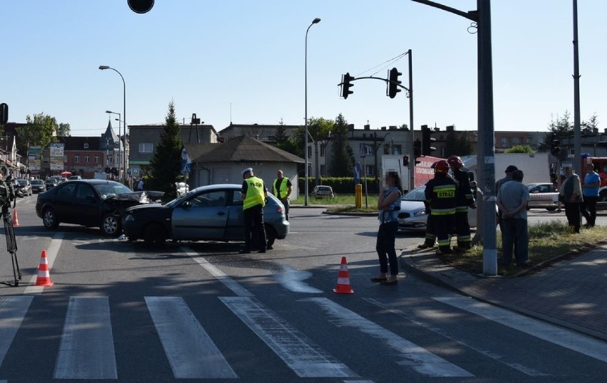 Zderzenie dwóch samochodów na DK6 w Wejherowie. Trzy osoby w szpitalu [ZDJĘCIA]