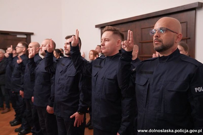 Nowi policjanci na Dolnym Śląsku uroczyście ślubowali...