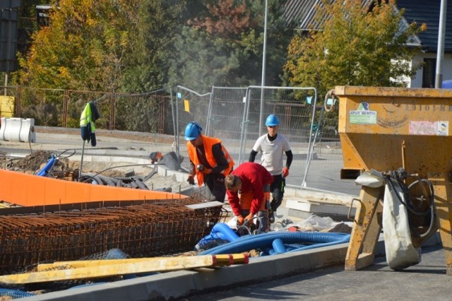 Trwają ostatnie prace przy budowie wiaduktu drogowego w Skarżysku - Kamiennej.