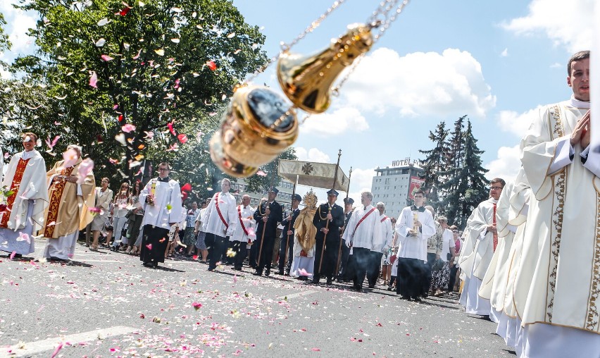 Sprawdź, którędy w Rzeszowie przejdą dziś procesje i gdzie będą utrudnienia w ruchu