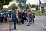 Pielgrzymi z Łowicza zatrzymani przez policję w drodze na Jasną Górę. Jedni uciekali przez pola, a inni w las