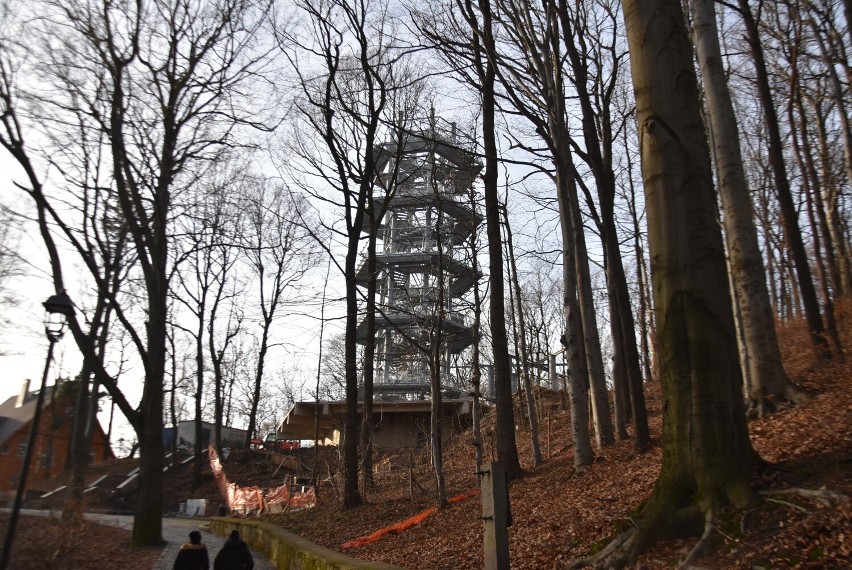 Wieża widokowa w Parku Sobieskiego na ukończeniu
