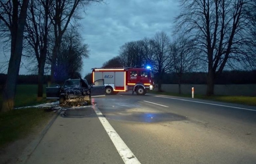 Maj 2021. Pożar samochodu na krajowej szóstce koło Reblinka