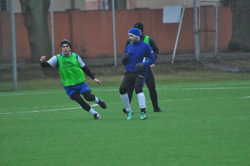 Byli i obecni piłkarze Stali oraz zawodnicy z lig amatorskich zagrali w noworocznym meczu piłkarskim