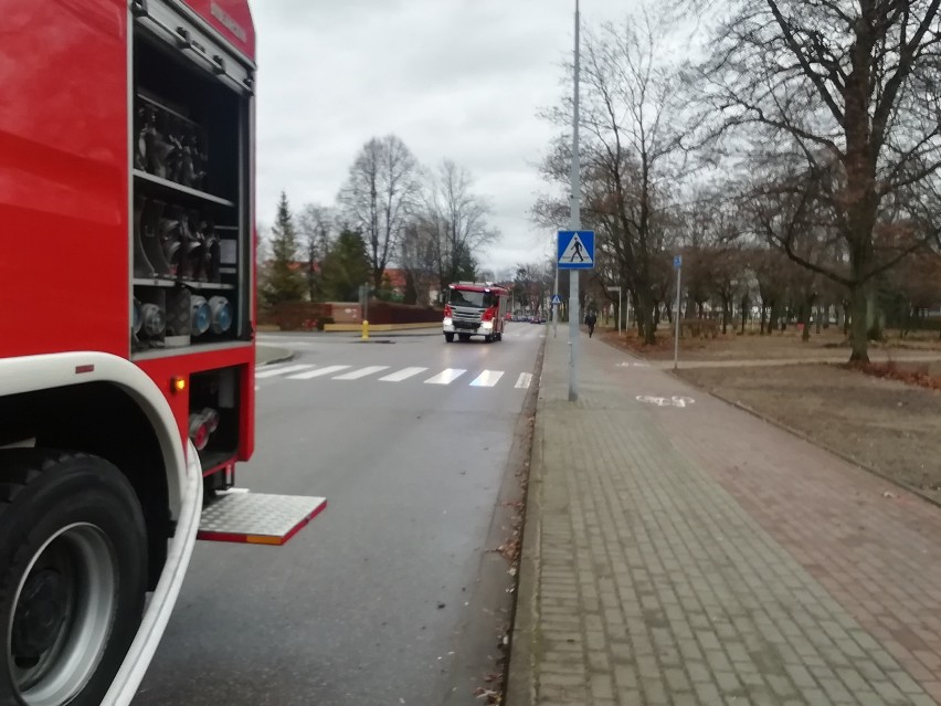 Pożar w budynku przy ul. 1 Maja w Lęborku. Lokator trafił do szpitala [ZDJĘCIA]