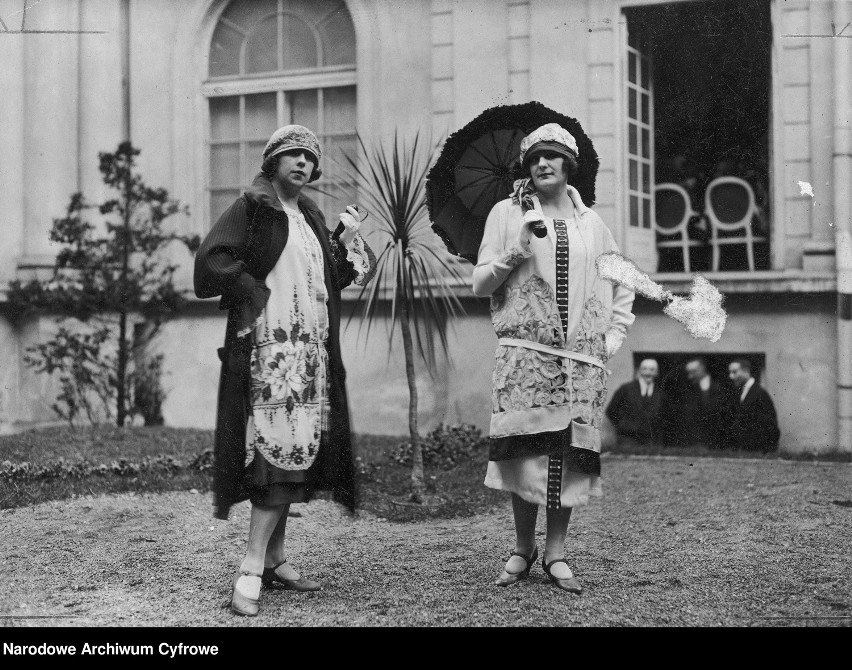Tak na początku XX wieku ubierały się kobiety. Moda lat 20. i 30. [ZDJĘCIA]