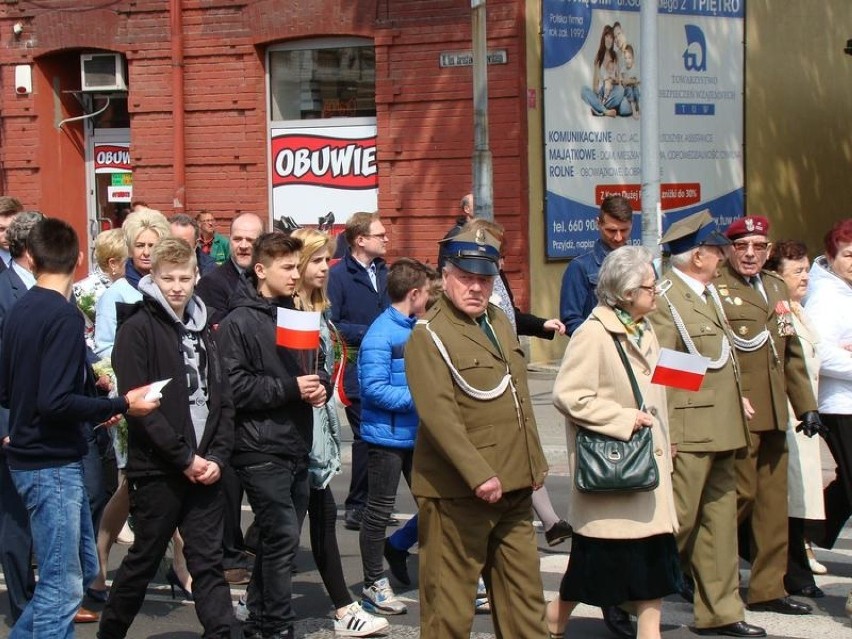 Biało-czerwona parada w Święto Konstytucji 3 maja w Oświęcimiu [ZDJĘCIA]