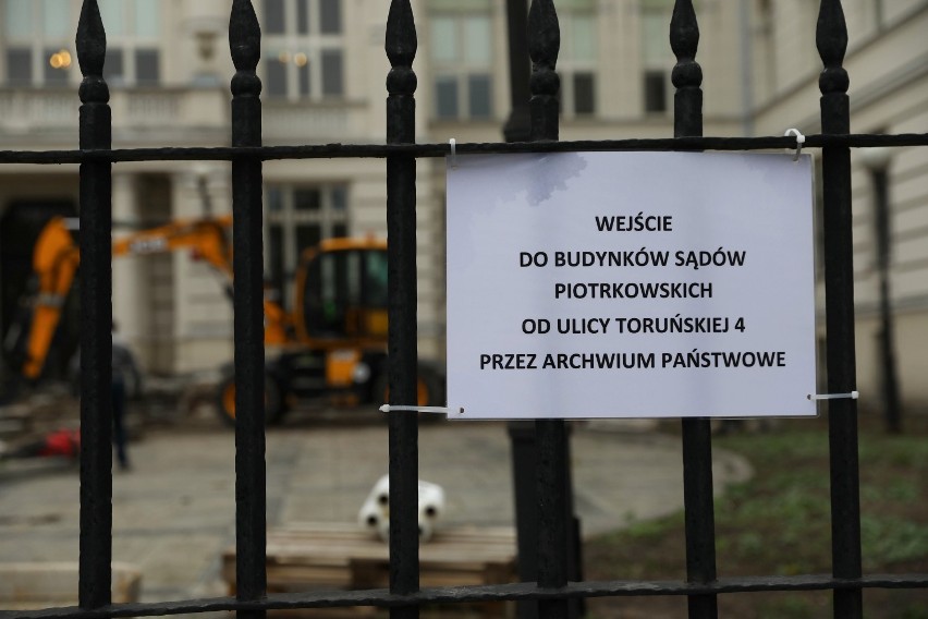 Remont placu przed Sądem Okręgowym w Piotrkowie