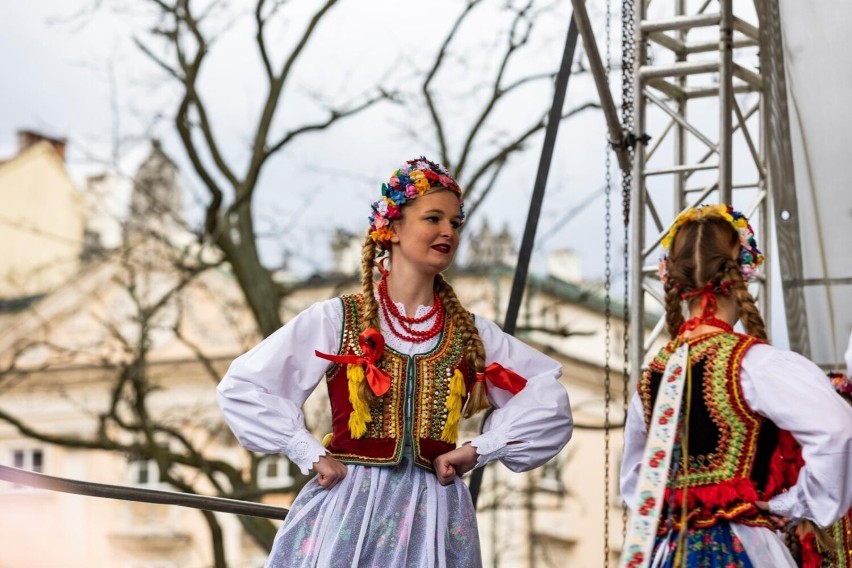 Występ Zespołu Pieśni i Tańca "Krakowiacy" otworzył jarmark...