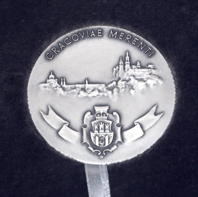 Radni przyznali srebrne i brązowe medale "Cracoviae Merenti"