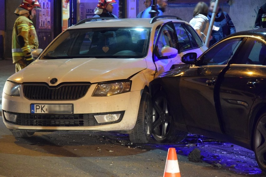 Zderzenie dwóch samochodów na ulicy Sukienniczej w Kaliszu