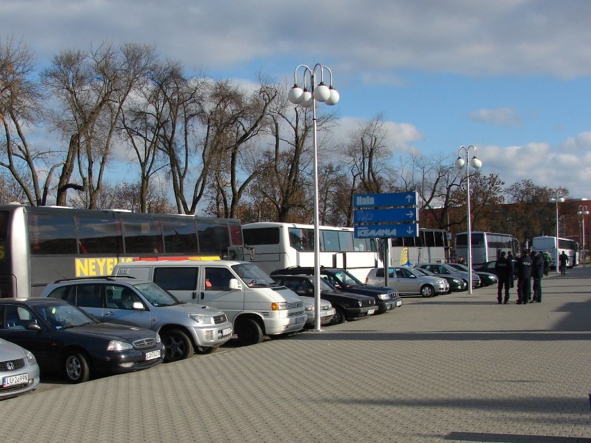 Autokary przed w wyjazdem do Warszawy