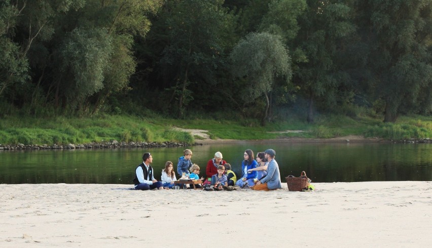 Toruńscy Flisacy proponują rejsy tradycyjną łodzią po Wiśle