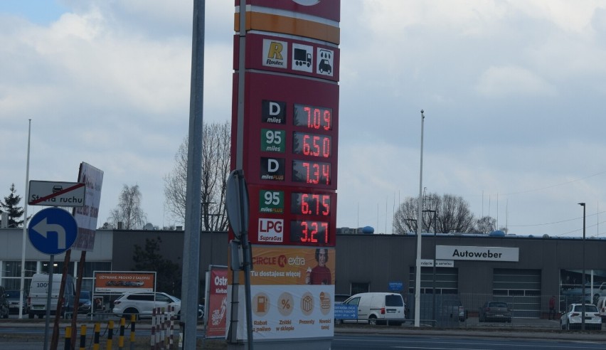 Ceny paliw oszalały. Siedem złotych w Zduńskiej Woli to już nie bariera