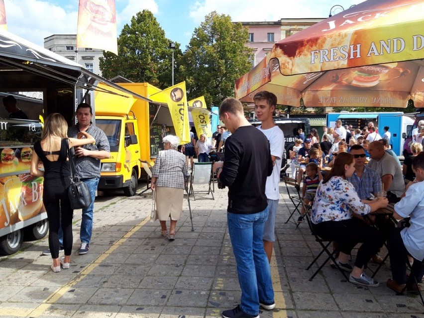 Foodtruckowy festiwal cieszy się zawsze w Lesznie sporym zainteresowaniem