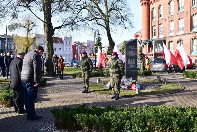 Tegoroczny Narodowy Dzień Pamięci Żołnierzy Wyklętych uczczono symbolicznym złożeniem kwiatów w trzech miejscach pamięci, znajdujących się w Kwidzynie i Marezie