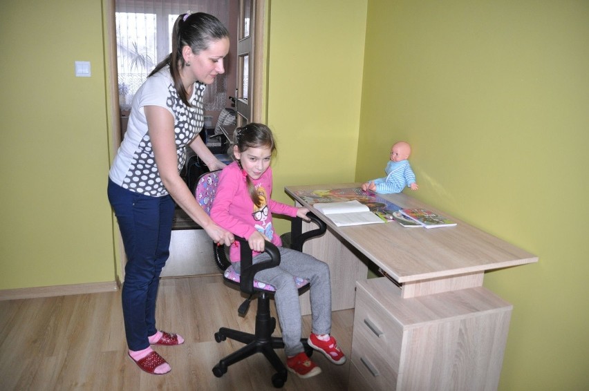 Dzielna Weronika Kępas z gminy Mirów walczy z chorobą. Możemy pomóc w jej leczeniu